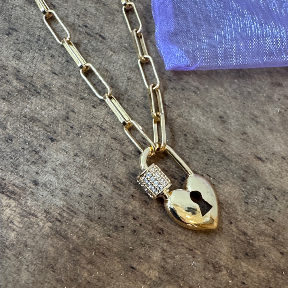 Gold Heart Lock Paperclip Chain Necklace NWT 16-17 inch